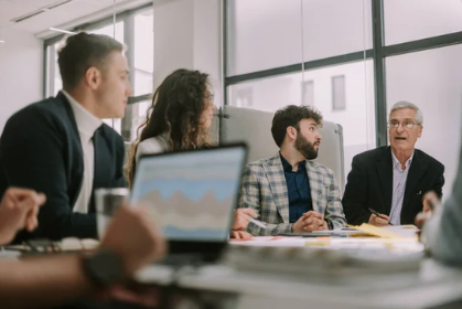 Talento intergeneracional: Cómo equilibrar las expectativas laborales de Gen Z, Millennials, Gen X y Boomers