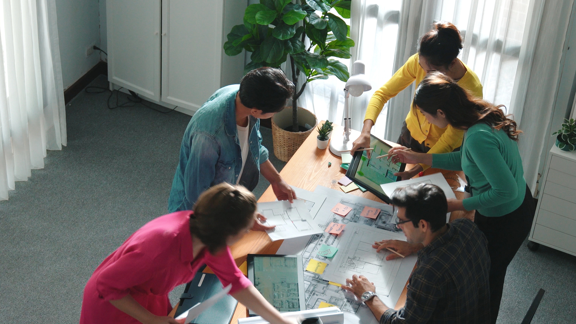 Comunicación interna que funciona: Cómo crear un plan que una a tu equipo